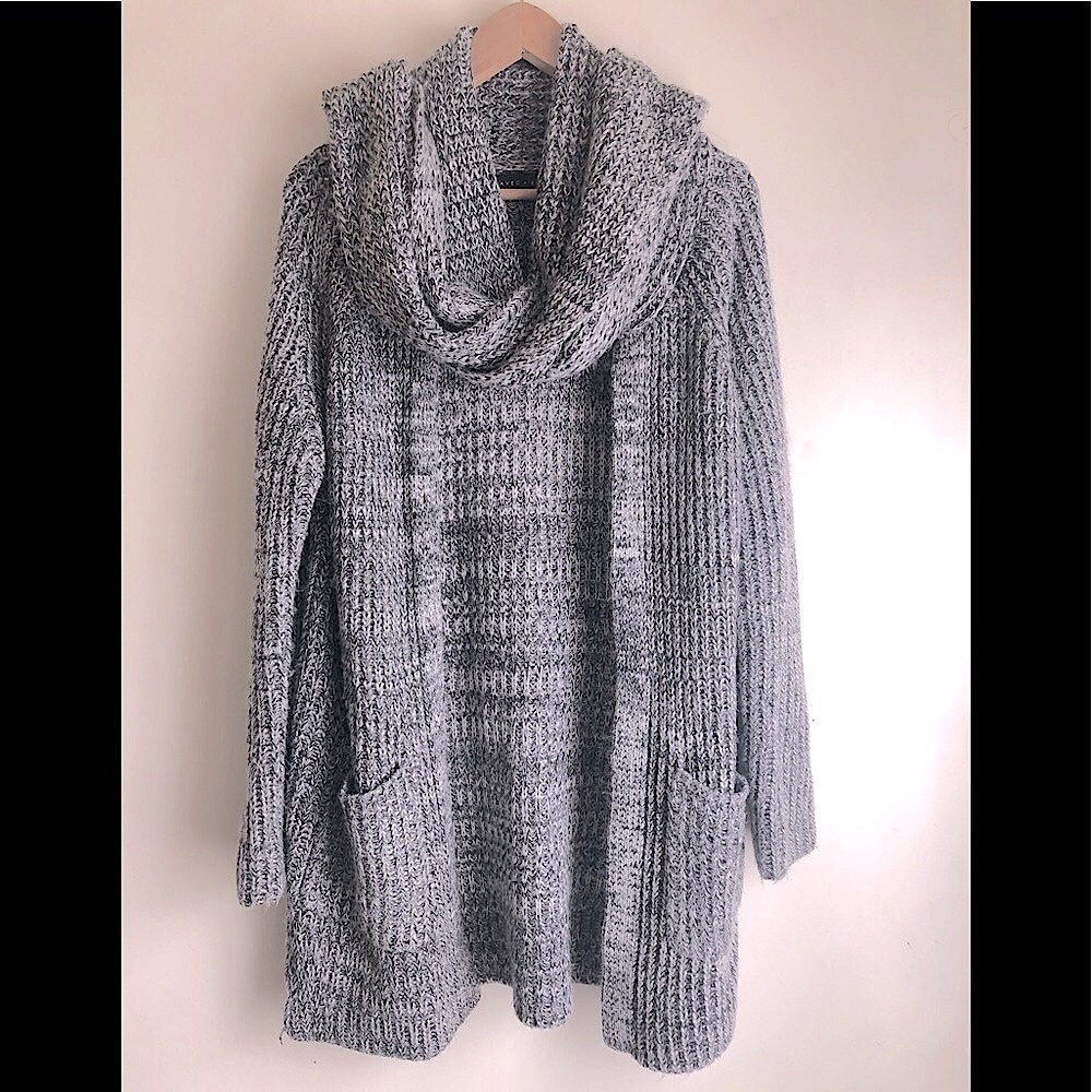Cozy gray sweater by Avec + Knit
